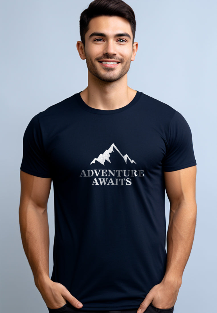 NTD54 kaos pria simple anti kusut drifit stretch "adventure awaits" navy