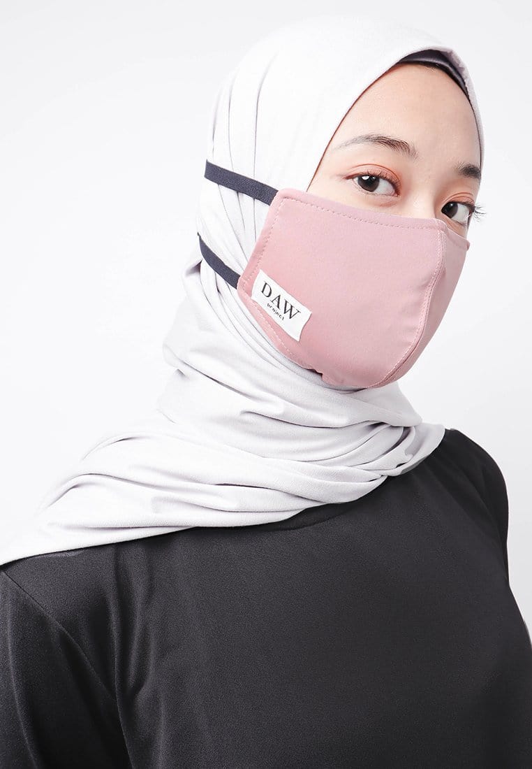 Daw Project DC013 Masker Kain Adjustable Easyclip Hijab Friendly Dusty Pink