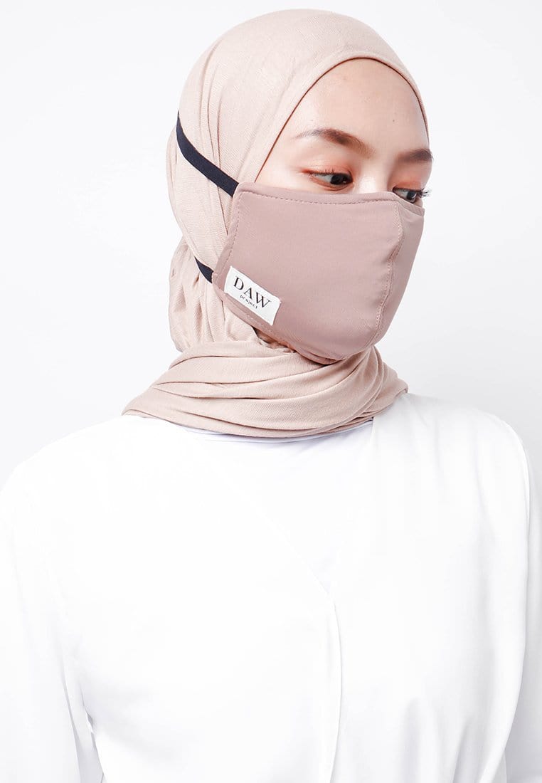 Daw Project DC016 Masker Kain Adjustable Easyclip Hijab Friendly Mocca