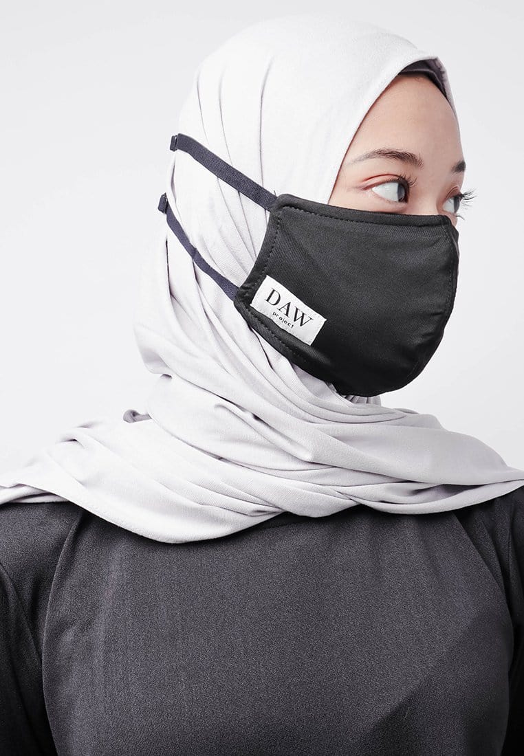 Daw Project DC017 Masker Kain Adjustable Easyclip Hijab Friendly Hitam
