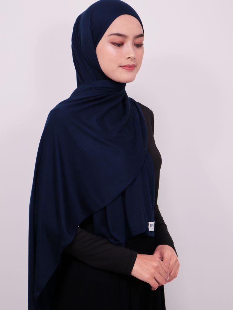 Daw Project DH028 Milan Hijab Pashmina Spandex Navy