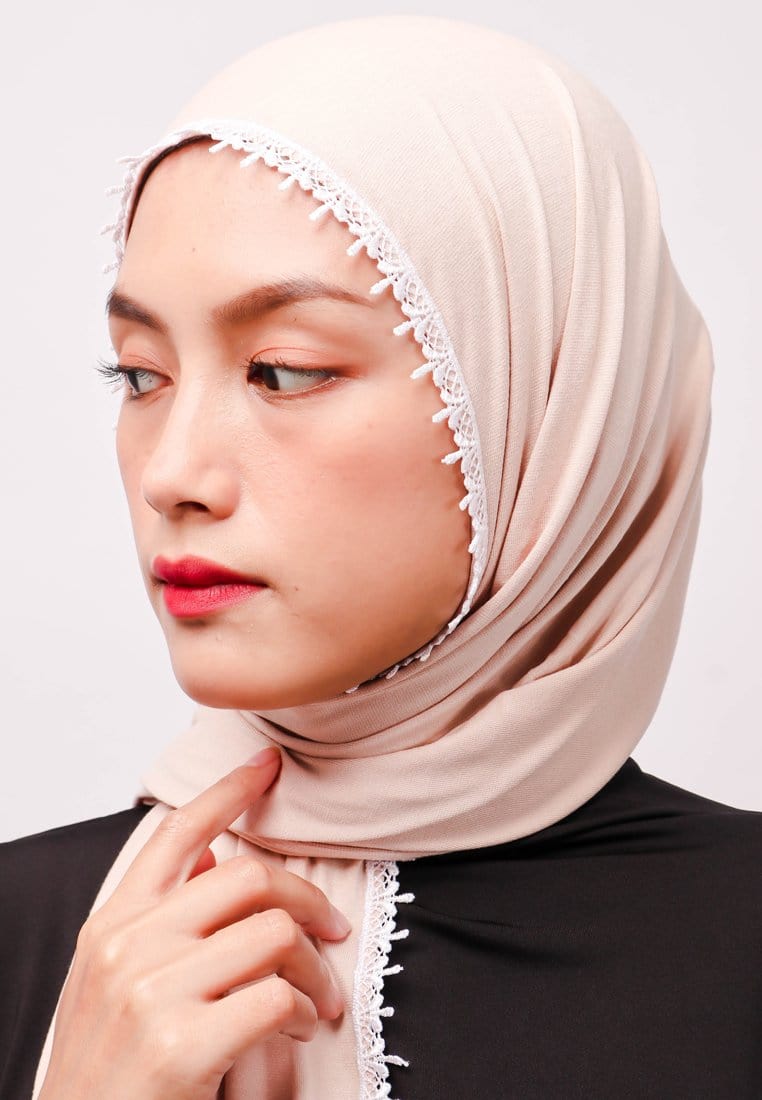 Daw Project DH060 Lace Putih Hijab Pashmina Cream