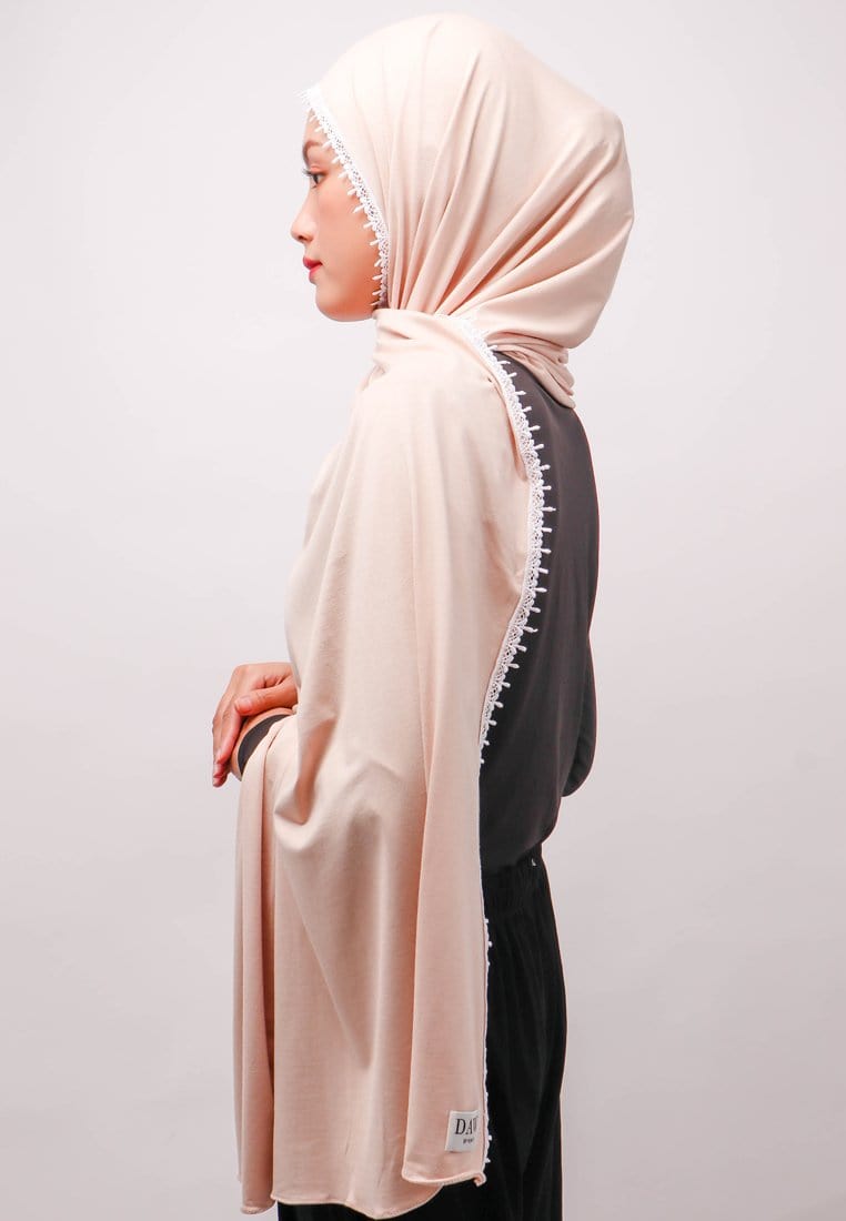 Daw Project DH060 Lace Putih Hijab Pashmina Cream