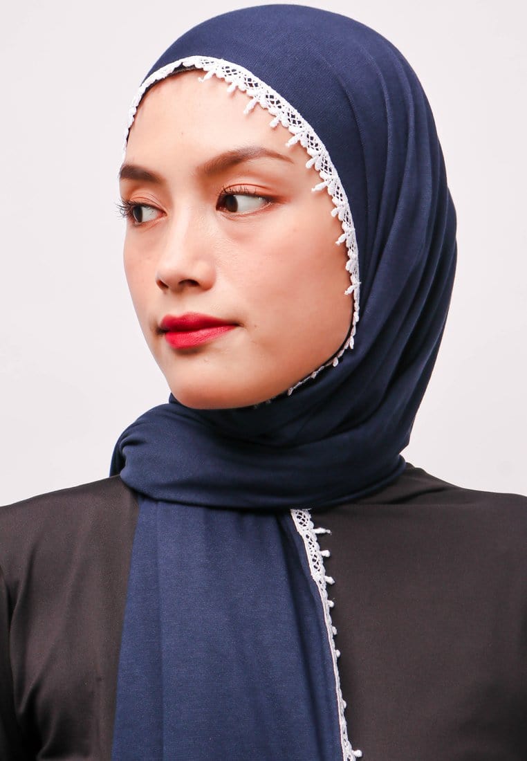 Daw Project DH066 Lace Putih Hijab Pashmina Navy