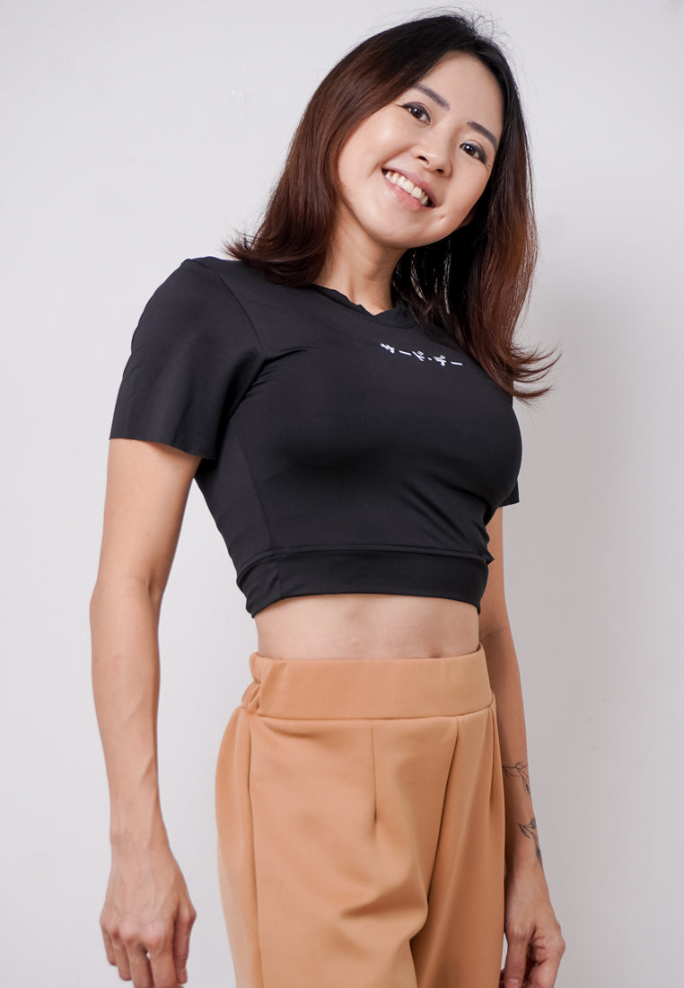 Third Day LTE20 TDLA CRWH Crop Short Sleeve Kaos Casual Wanita Katakana Black