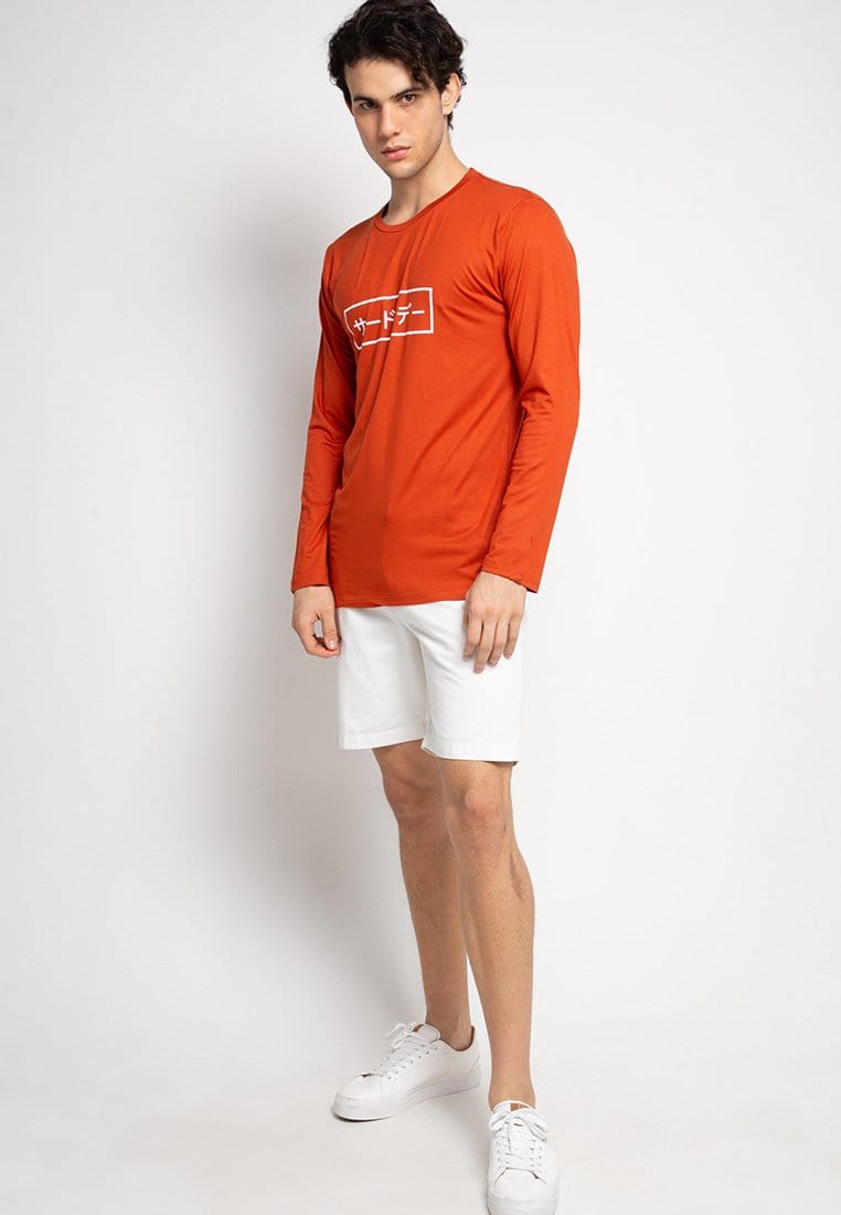 Third Day MTF51 ls katakana merah bata kaos lengan panjang pria
