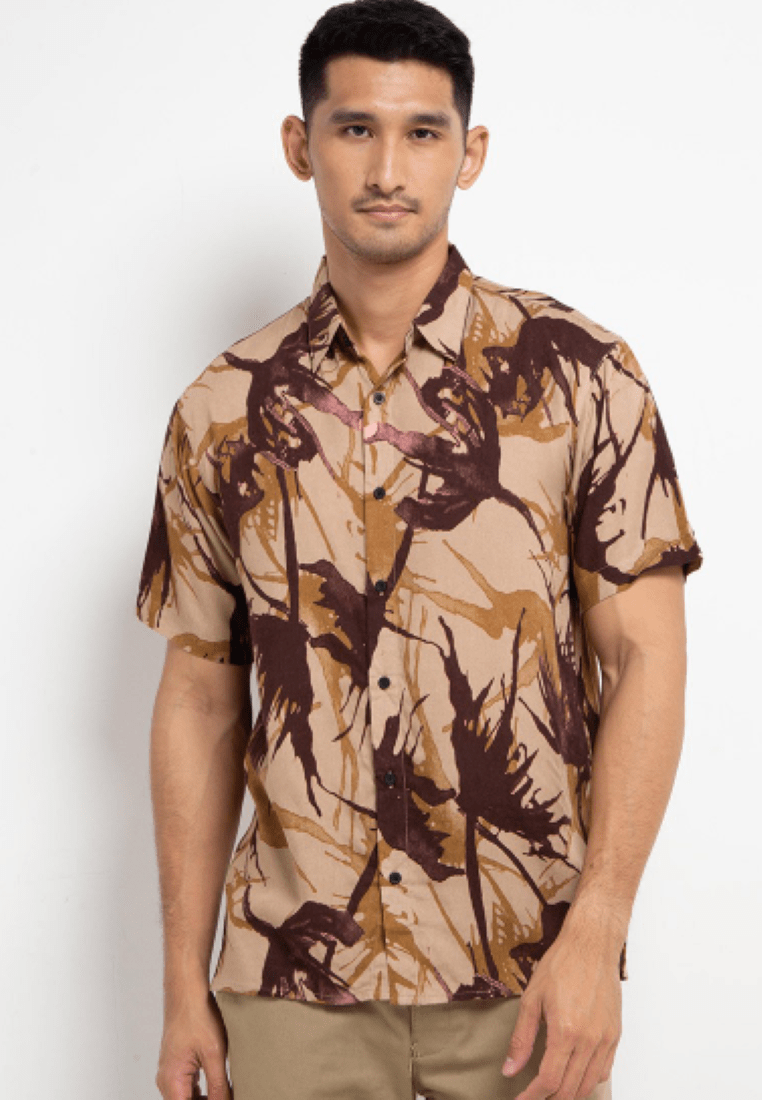 Nade NTA06 Kemeja pria lengan pendek motif daun api coklat