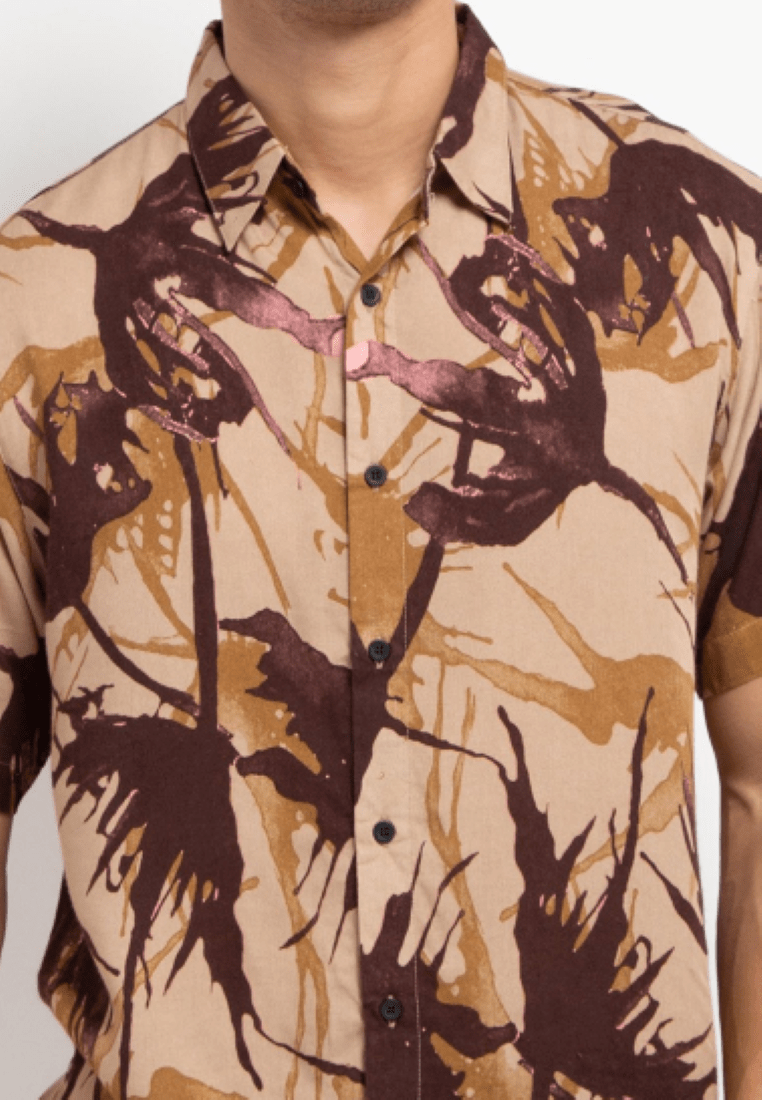 Nade NTA06 Kemeja pria lengan pendek motif daun api coklat