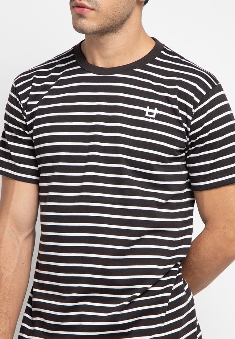 Third Day MTE71 logo dakir blk-wh T-shirt Multiwarna