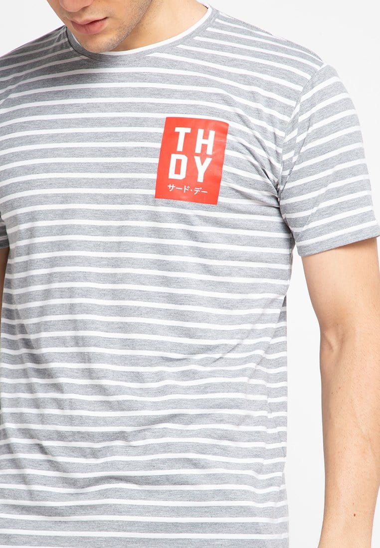 Third Day MTF25 thdy on red gry-wht stp kaos pria Multiwarna