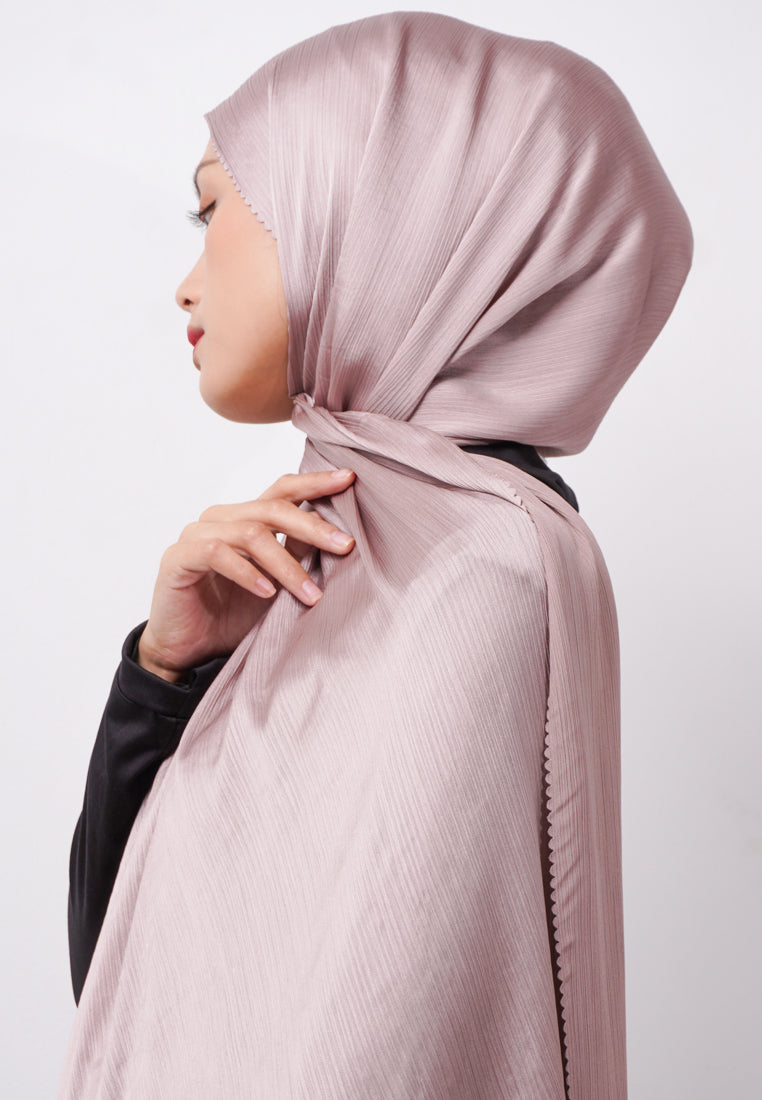 Daw Project DH084 Kerudung Pashmina Pasmina Phasmina Crinkle Satin Silk Premium Shawl Laser Cut Latte