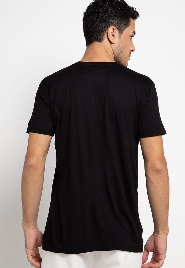 Nade NT225E on white circle logo pocket bk T-shirt Hitam