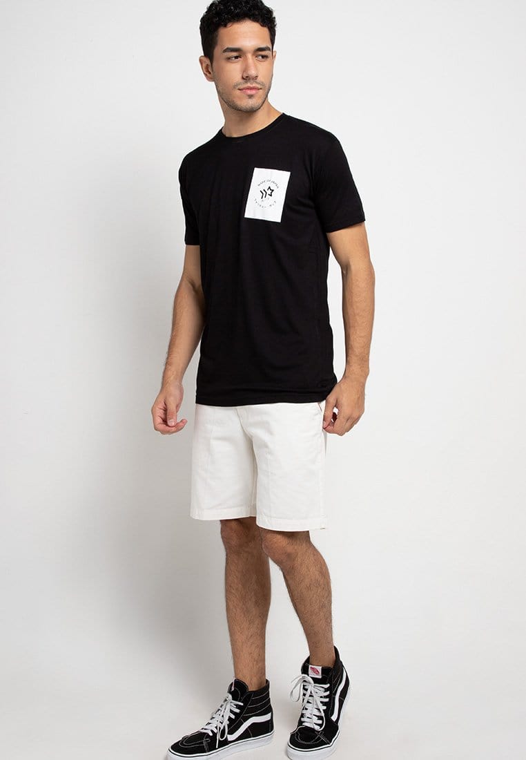 Nade NT225E on white circle logo pocket bk T-shirt Hitam