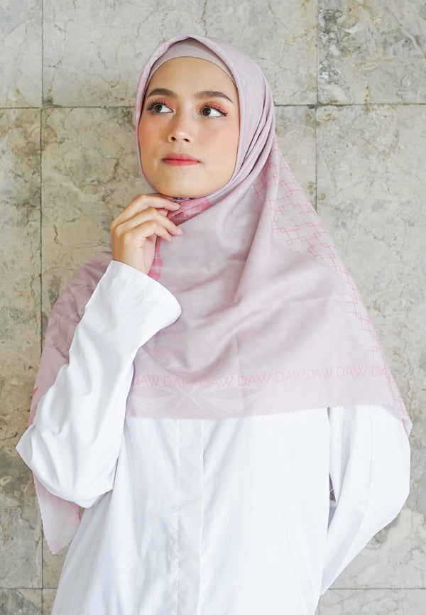 WK014 ES30A kerudung segi empat voal Iris Series nude pink