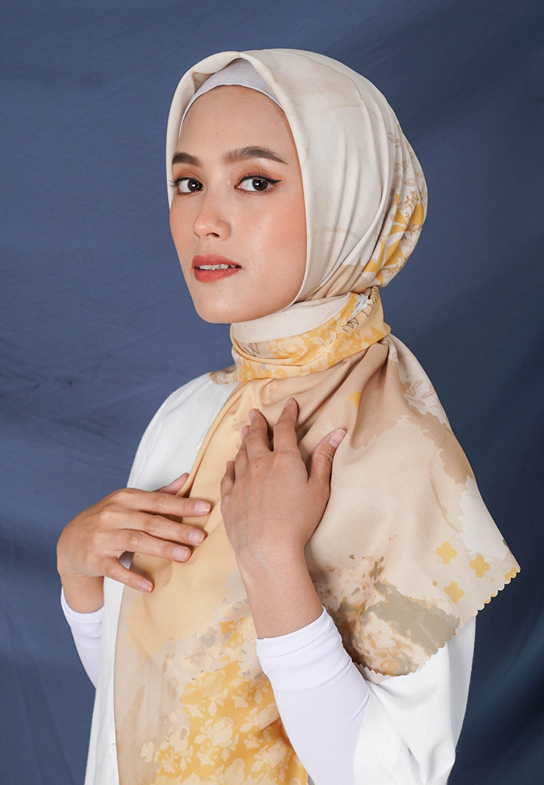 WK006 LP37A kerudung segi empat voal Penelope series bunga kuning abu