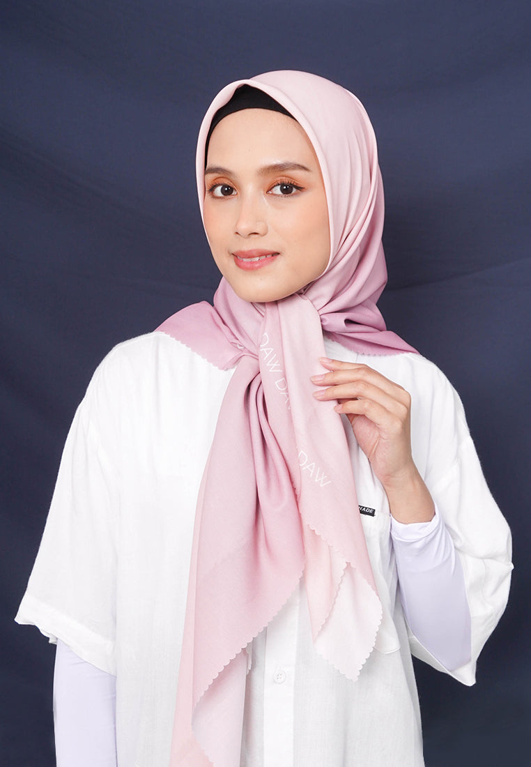 WK046 kerudung segi empat gradasi multicolor DAW Project Glow Series Violet Aqua