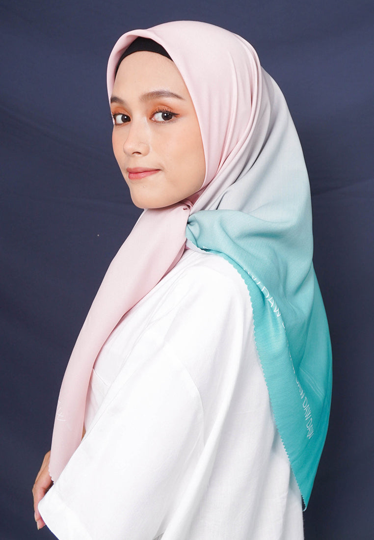 WK046 kerudung segi empat gradasi multicolor DAW Project Glow Series Violet Aqua