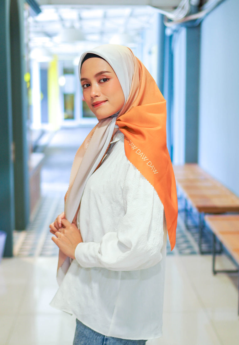 WK049 kerudung segi empat gradasi multicolor DAW Project Glow Series Darker Grey Sunkist Orange