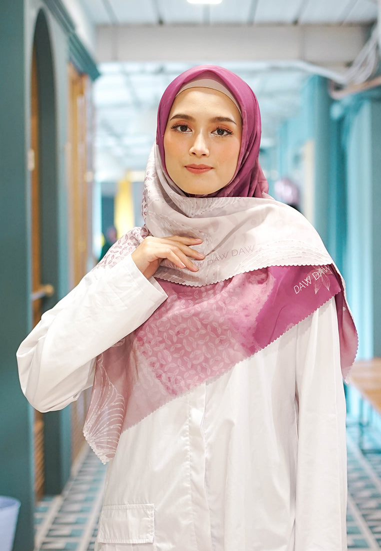 WK021 LP53B kerudung segi empat voal Coretta Series magenta