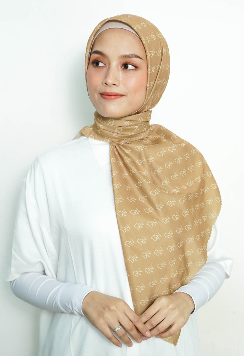 WK051 Kerudung Segi Empat Cappucino Motif Premium Anti Mleyot Anti Kusut Anti Lecek Coklat Muda