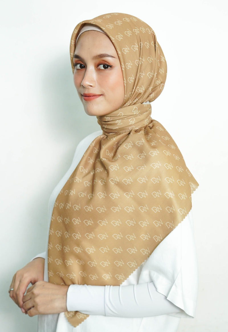 WK051 Kerudung Segi Empat Cappucino Motif Premium Anti Mleyot Anti Kusut Anti Lecek Coklat Muda