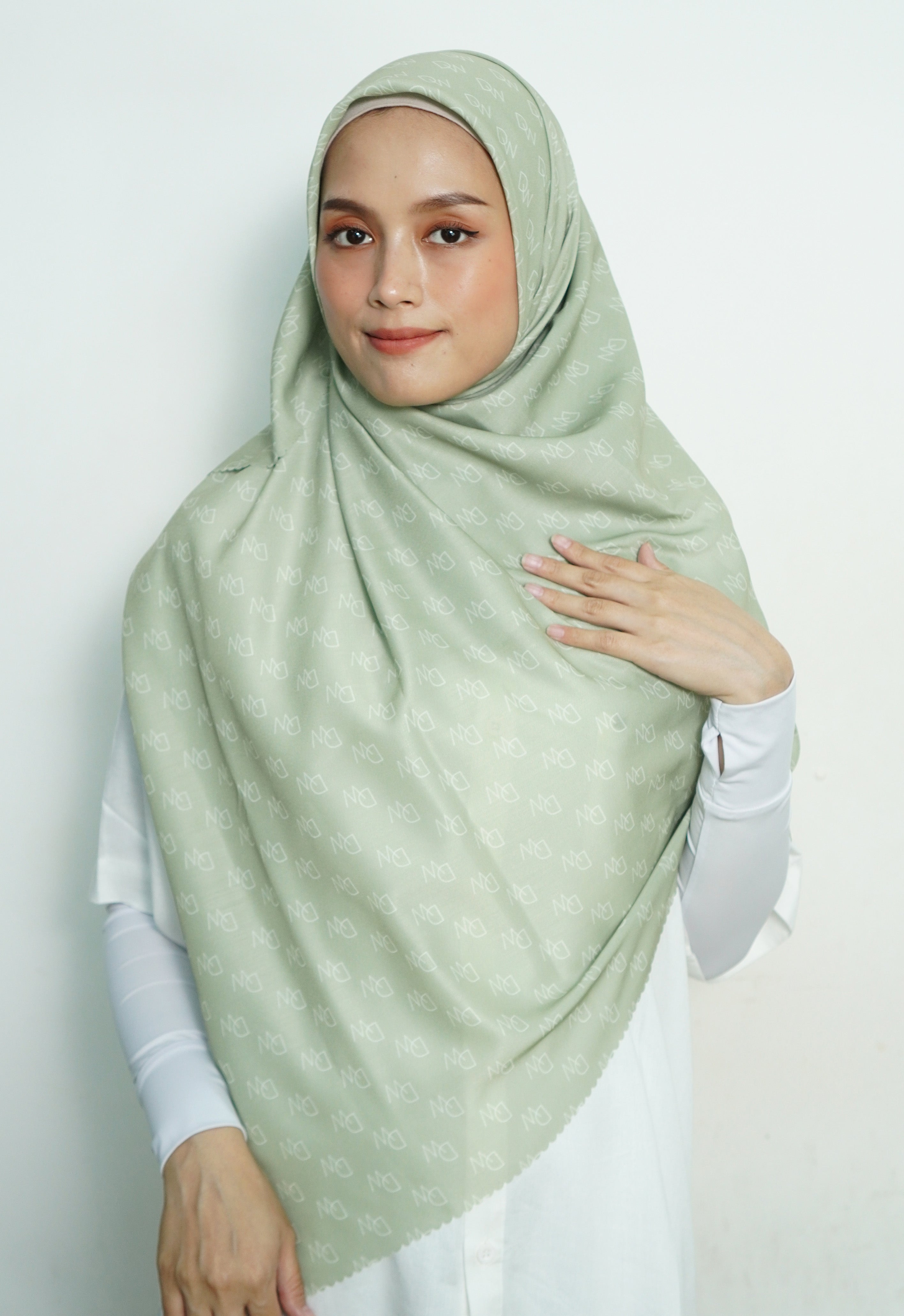 WK054 Kerudung Segi Empat Sage Green Anti Mleyot Anti Kusut Motif Premium Monogram DAW Project Hijau Sage Pastel