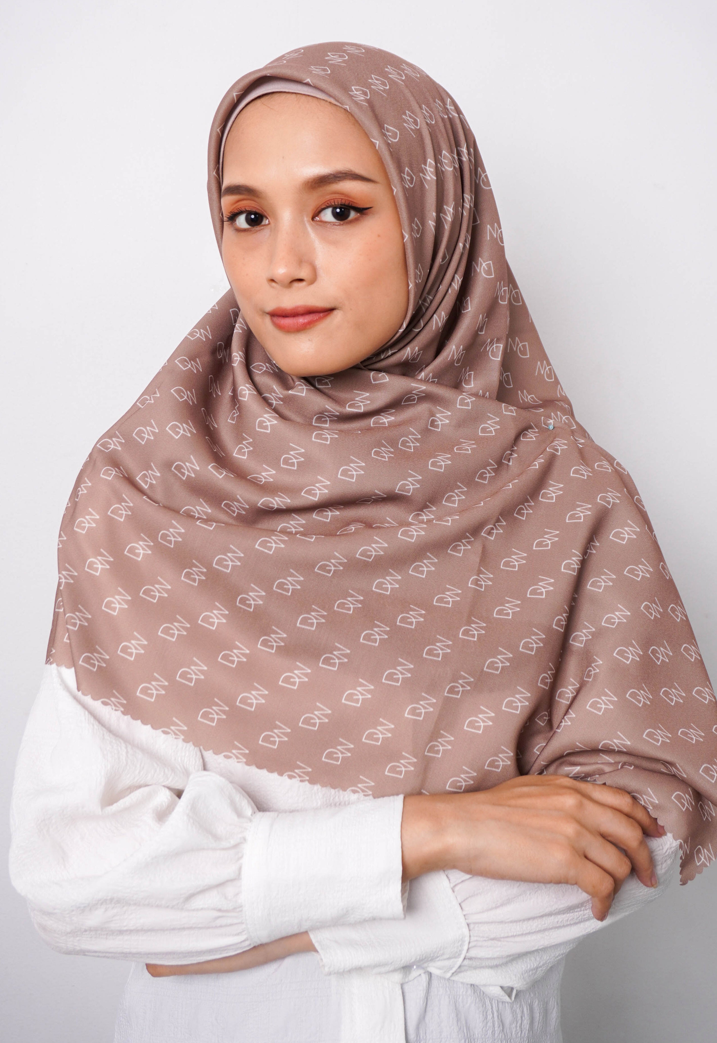 WK063 Kerudung Segi Empat Warna Taupe Hijab Motif Premium Anti Mleyot Anti Kusut Anti Lecek Taupe