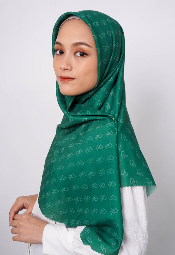 WK066 Kerudung Segi Empat Warna Hijau Emerald Motif Premium Anti Mleyot Anti Kusut Anti Lecek Hijau Emerald