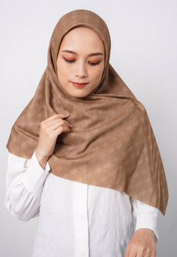 WK069 Kerudung Segi Empat Warna Khaki Motif Premium Anti Mleyot Anti Kusut Anti Lecek Khaki