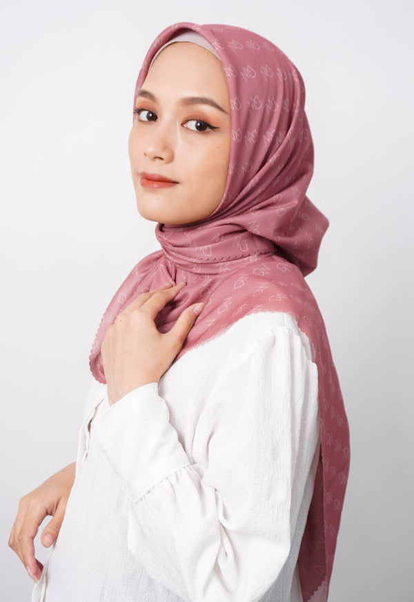 WK070 Kerudung Segi Empat Warna Mauve Purple Mauve Hijab Motif Premium Anti Mleyot Anti Kusut Anti Lecek Purple Mauve